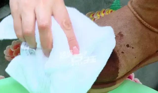 莫名想笑!白色雪地靴洗成黑鞋,店家:改色的钱我就不收了