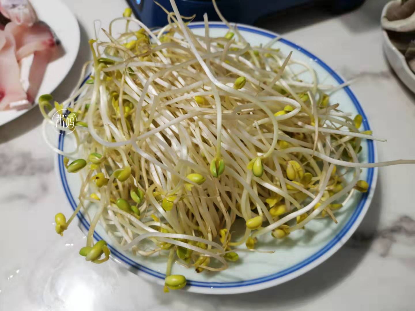 一个人家里吃火锅必备食材,自己在家吃火锅买什么食材好