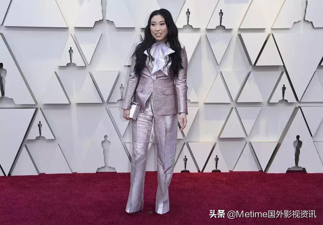 非裔同志男星以一袭打破性别刻板印象的「西装长裙」成为媒体焦点