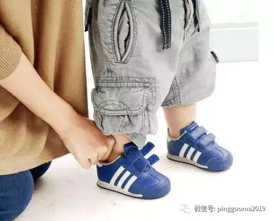 宝宝学步鞋推荐布鞋还是机能鞋,如何给一岁宝宝买学步鞋