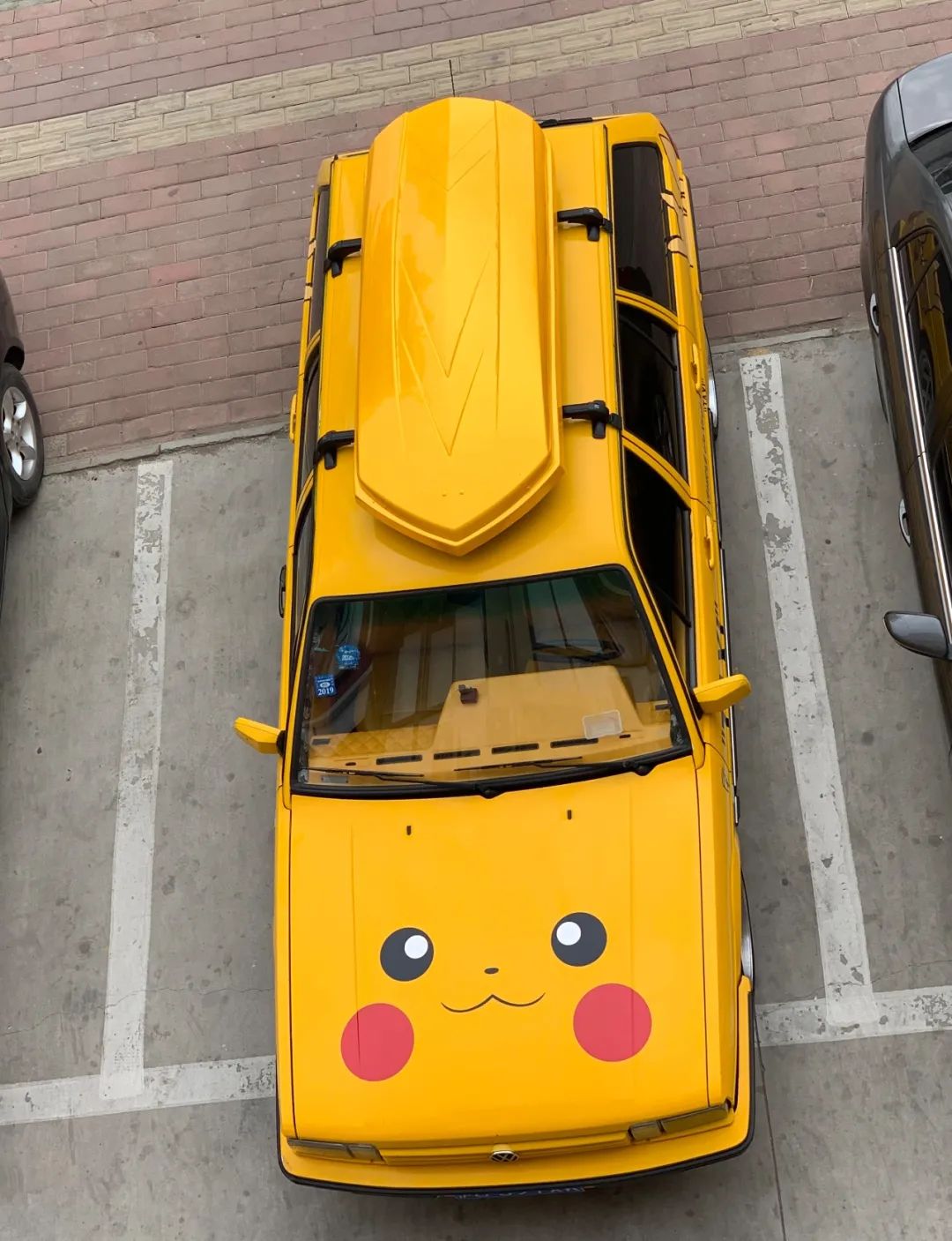 同时拥有好几辆摩托车,同时有多辆越野车