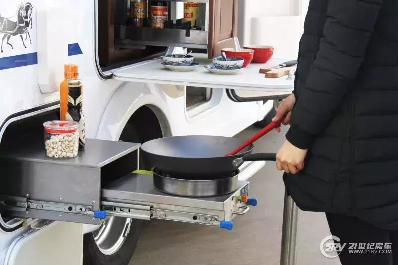 奔驰阿瑞斯4x4房车自动挡,巨威房车阿瑞斯5600