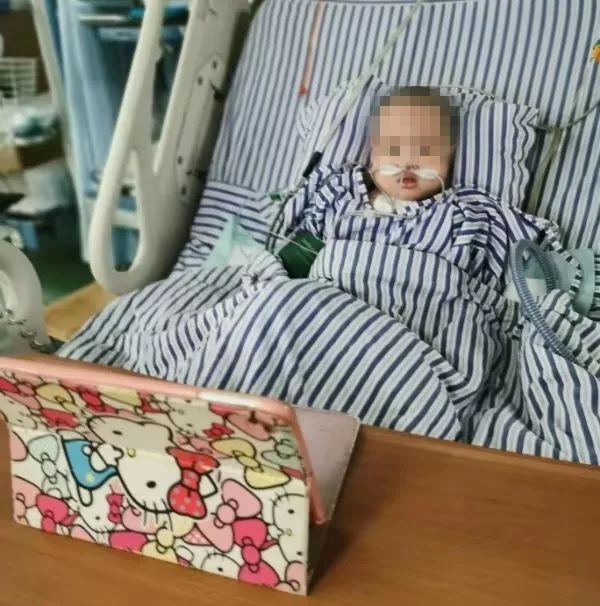 4岁女童掉进泥水坑4分钟后才被家长发现，溺水急救该怎么做？