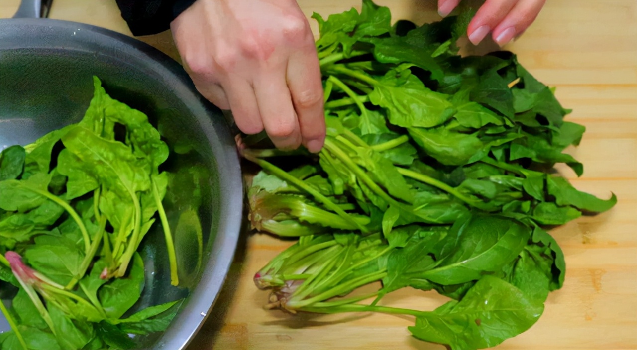 46岁女人服用叶酸有什么变化,女性经常吃叶酸身体会有什么变化