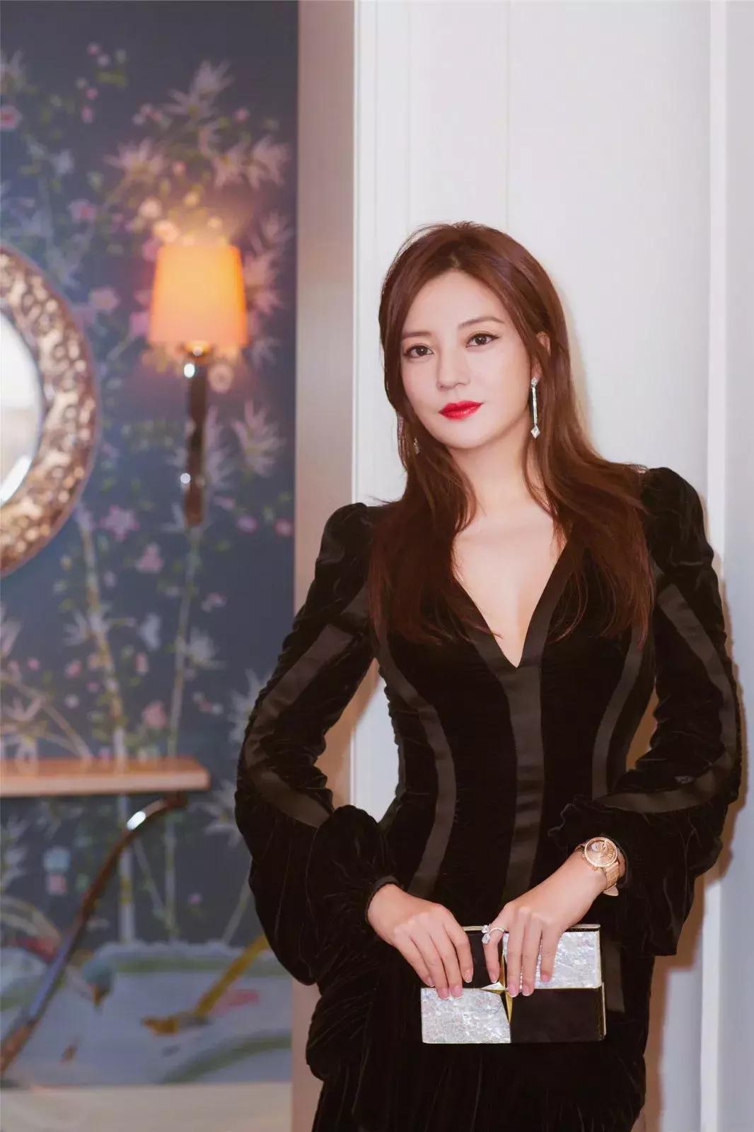 胸比较大的小个子怎么穿才好看,又矮又胖胸大怎么穿好看