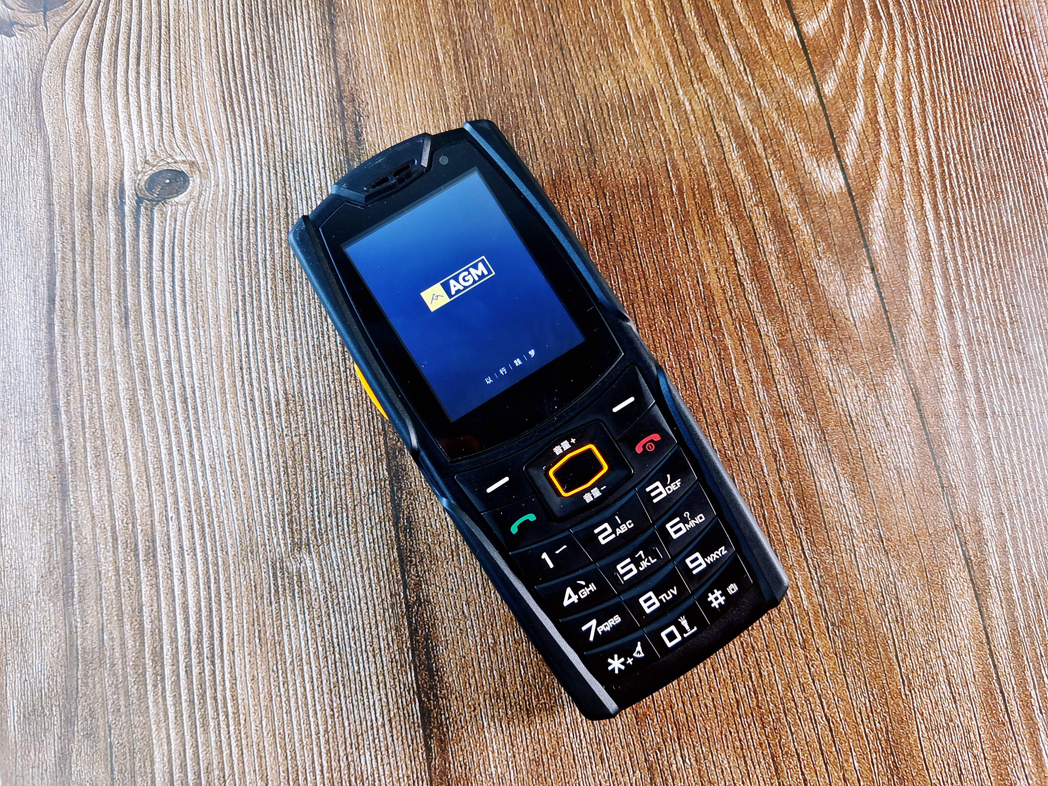 续航300小时，竟然还支持微信和抖音，AGMM7三防手机评测
