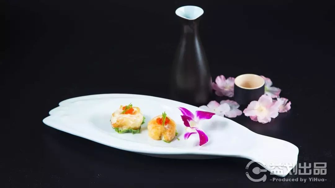 满满一大桌海鲜只要288元,满满一大碗16元吃到饱