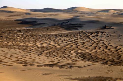 高适：大漠瀚海，长烟落日，衰草连天，风景如同狂草一般写意豪放