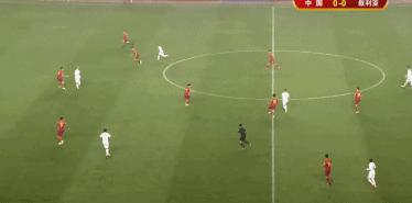 14亿人暴怒的比赛！国足绝望19秒：散步、看戏、中场任人*躏蹂**