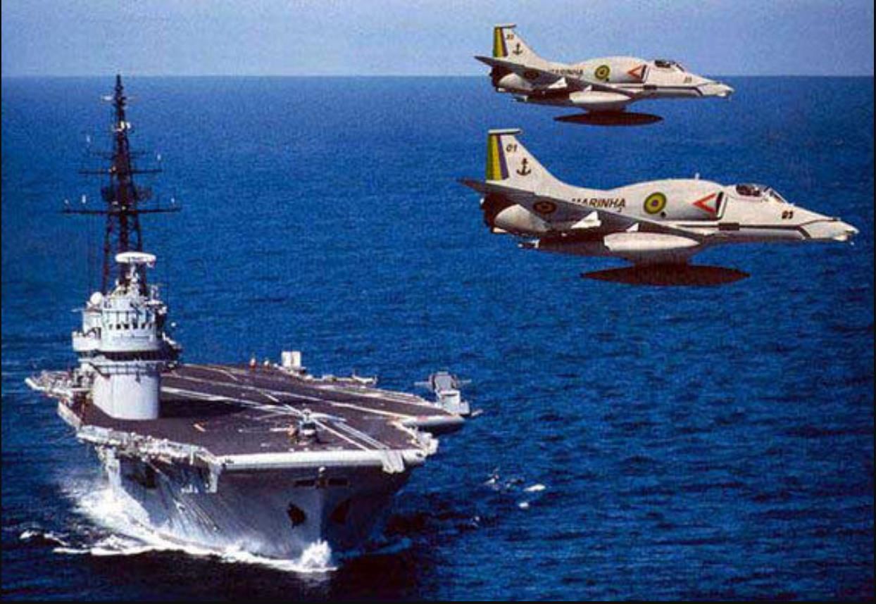 南半球再无航空母舰！巴西贱卖老古董，出售海军独苗，每吨250元