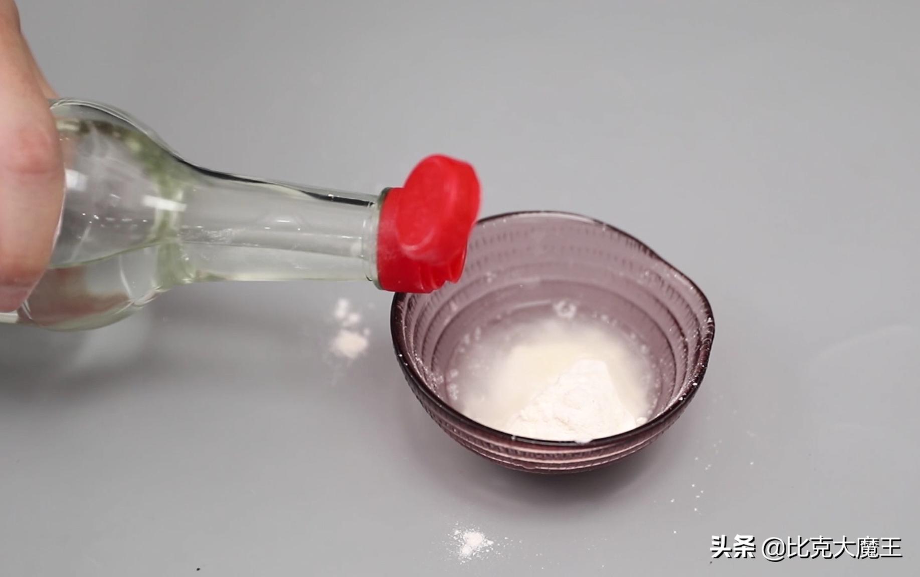 白墙脏了最好别用水擦,白墙脏了不用怕清洗用这招