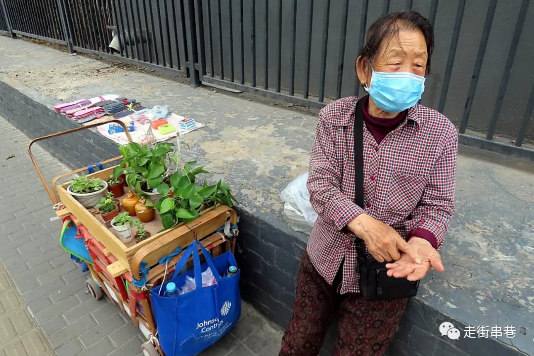 疫情期间还有人摆地摊吗,疫情期间摆摊生活的人