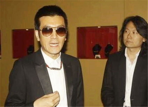 马未都讲李连杰九眼天珠故事,马未都评价李连杰的九眼天珠