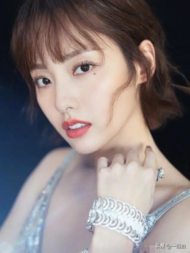 张嘉倪的穿搭是什么风格,张嘉倪穿高定