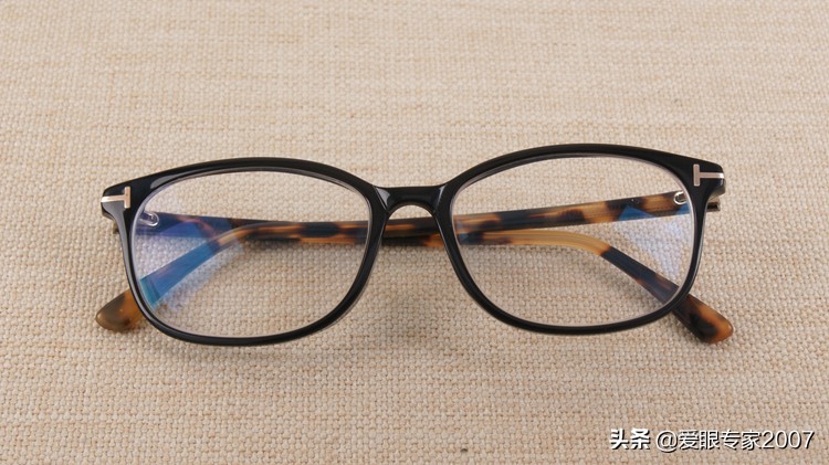 眼镜坏了用哪种胶才能粘好,眼镜坏了修补一下