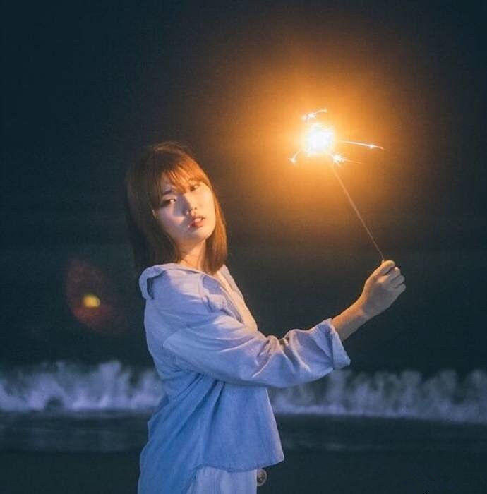 唯美爱情英文短句：喜欢你是我做过最认真的事情