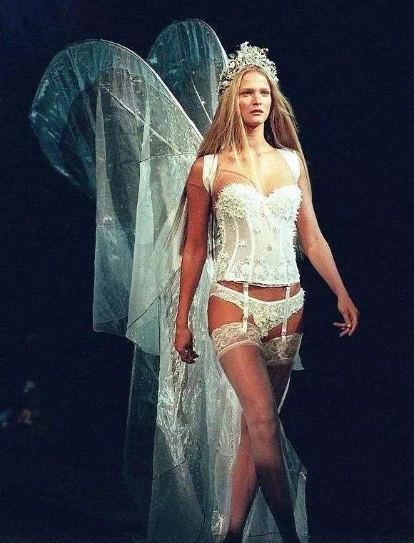 维密超模t台秀高清,维密初代模特t台秀