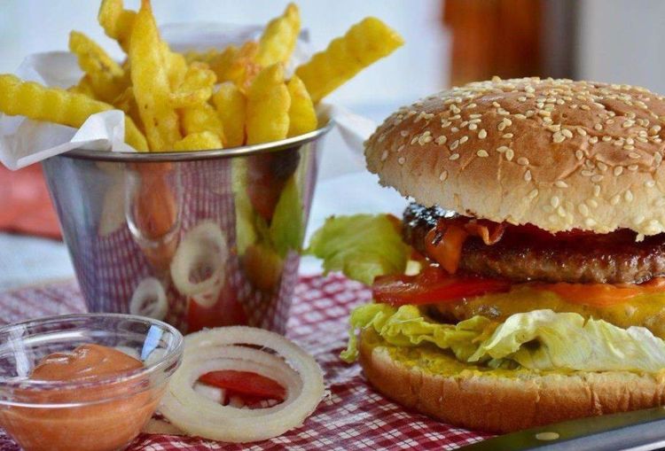 给孩子补充营养素的危害,给孩子盲目进补有害无益