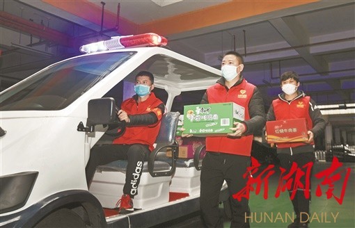 关键时刻奋勇冲上去,关键时刻豁得出冲得上