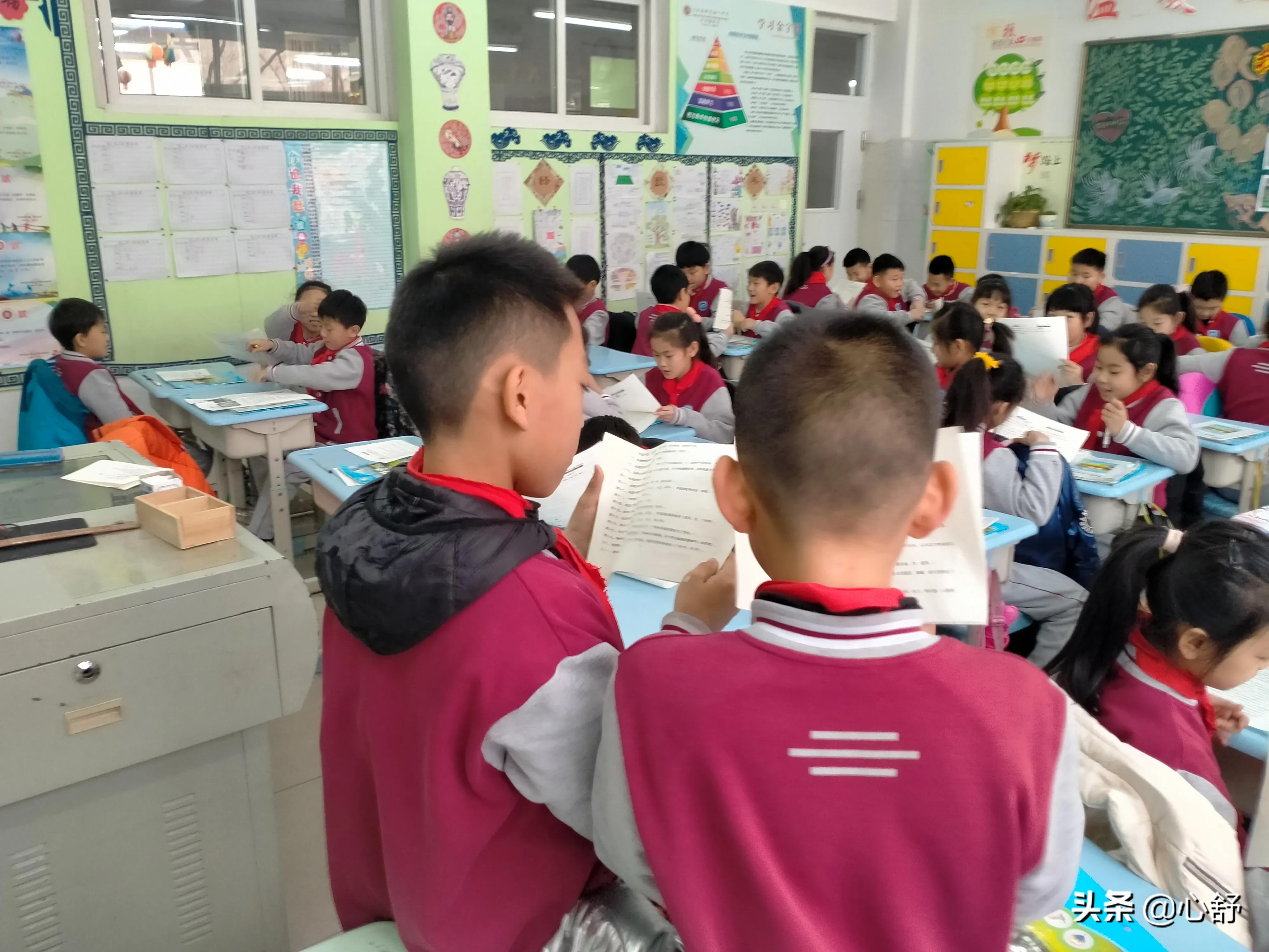 老师是孩子的引导者支持者,老师是孩子们的后盾