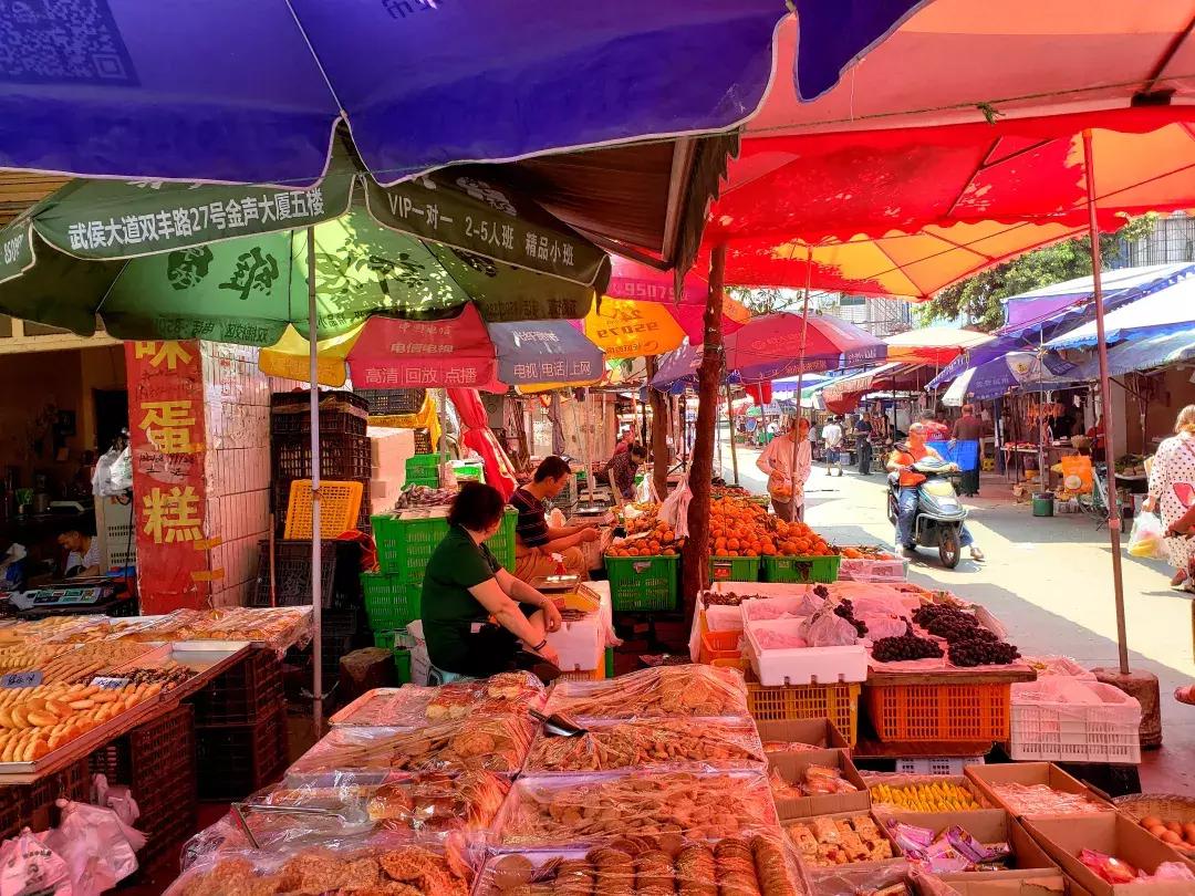 为啥每个肛肠医院周围有肥肠粉,成都东大肛肠医院楼下肥肠粉