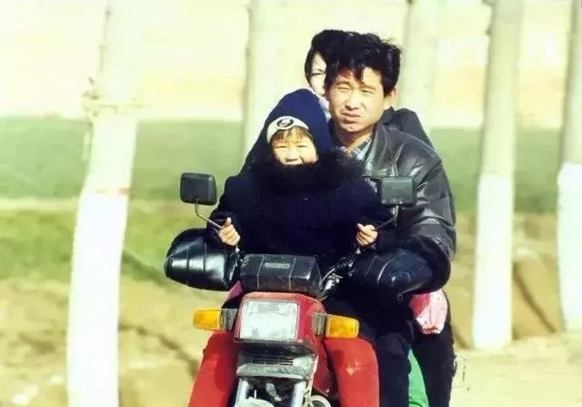 九张反映过年气氛的照片,百张罕见的过年老照片这才是年味