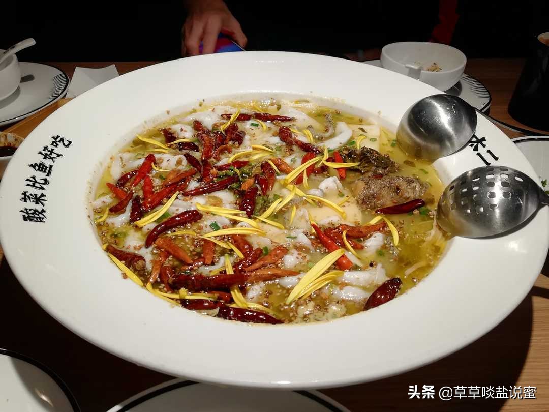 柠檬开胃酸菜鲈鱼,酸菜鲈鱼怎么做鱼片滑嫩有嚼劲