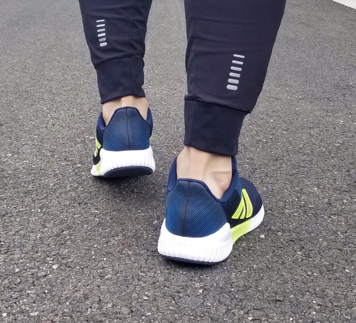 adidas清风跑鞋最新款,阿迪清风跑鞋讲解