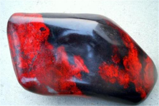 鸡血石用水怎么鉴定图片,鸡血石鉴定最简单的方法