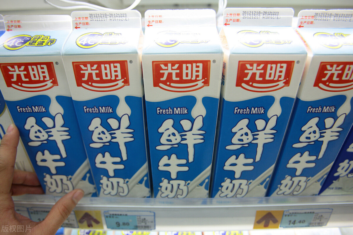 网上卖25元的牛奶有什么猫腻,为什么实体店一箱牛奶卖560元