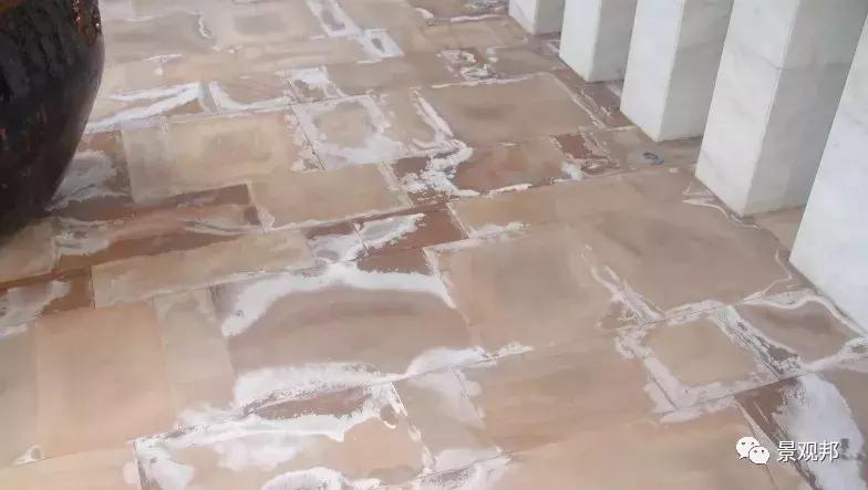 室外地面石材泛碱怎么办,石材泛碱怎么清理