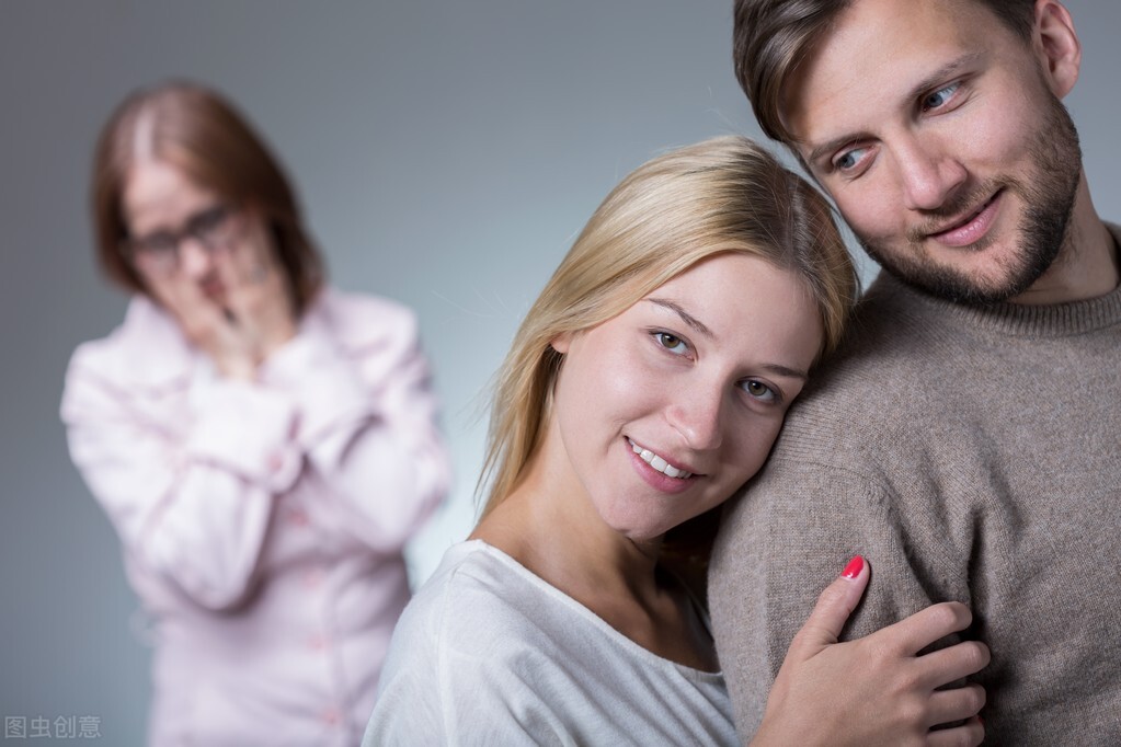 婆婆挑拨离间儿子做法很感动,婆婆挑拨儿子和媳妇离婚