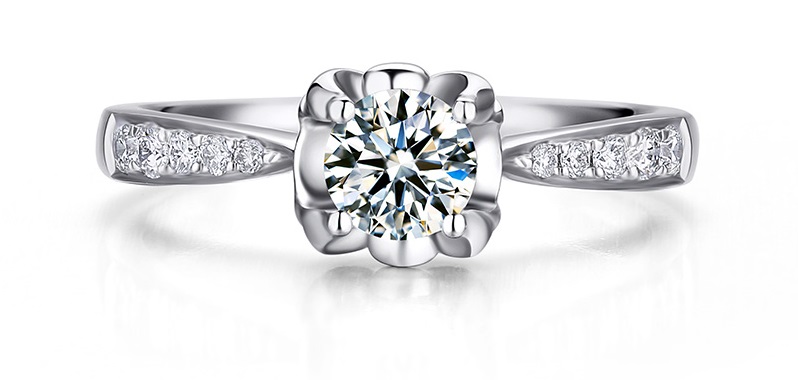 挚爱见证的钻戒，指间玫瑰永不凋零