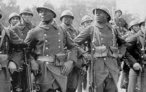 希特勒的法西斯德国，如何对待黑人？令人发指的莱茵兰消除行动