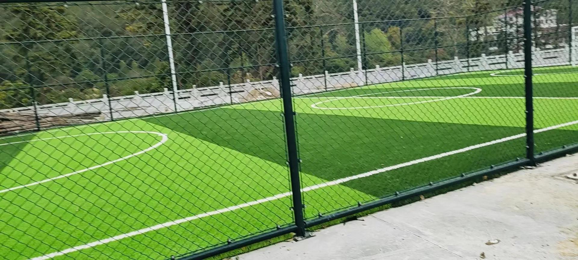 屏喧联趣友福，长长远远；镜静映心郎情，悠悠袅袅。