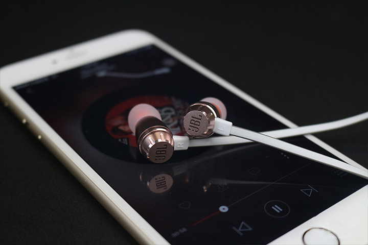 jbl入耳耳机音质测评,双动圈四核耳机怎么样