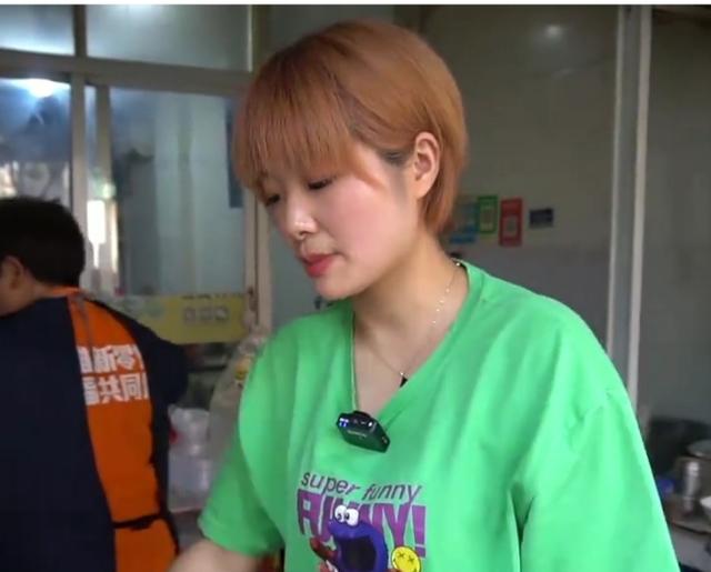 美女辞掉月薪4000的工作卖小吃,美女辞掉月薪4千工作卖小吃