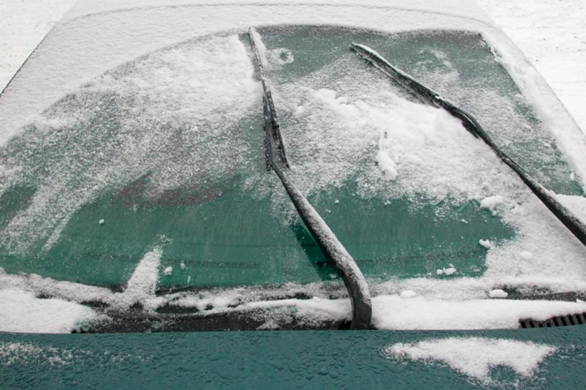 冬季前挡风玻璃预防结冰的方法,汽车挡风玻璃结冰的解决方法