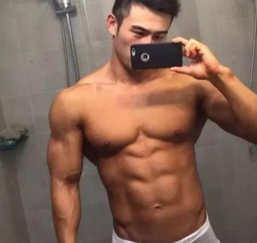 健身房大姐被健身教练骗钱,单身大妈健身房骗钱