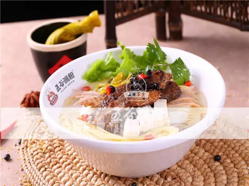 五谷渔粉的白色汤底,原味五谷渔粉家庭版汤底