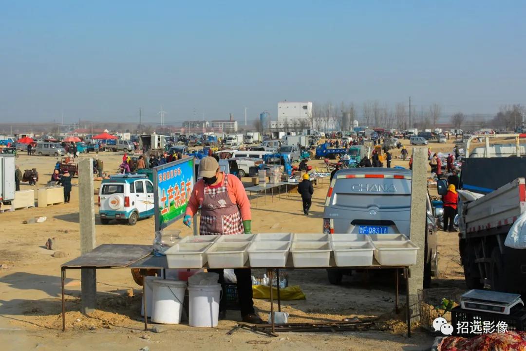 龙口粉丝主产区张星农村大集开市了!来赶集的人还不少来