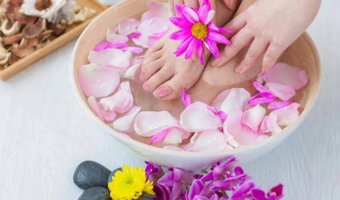 如何缓解经期头疼恶心,经期吃什么缓解头疼