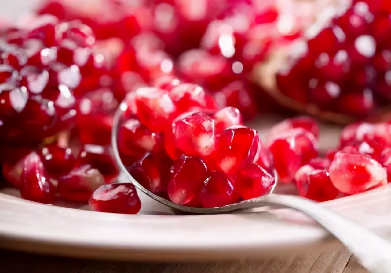 超甜不用吐籽的石榴你吃了吗,不用吐籽的石榴不白吃