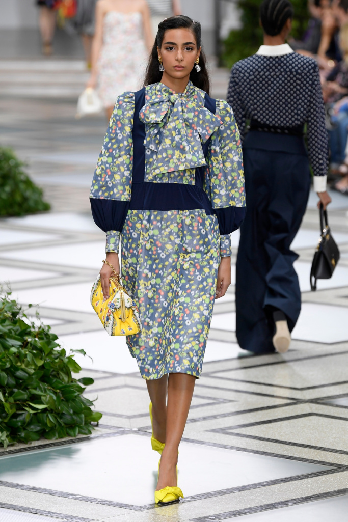 toryburch2020白色刺绣裙子,toryburch小香风裙子