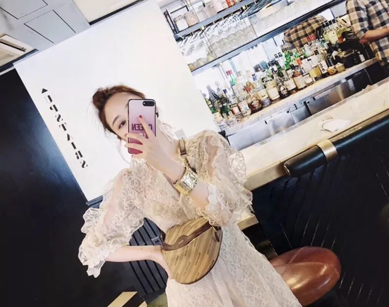 苏明玉开奔驰住楼王房，选包真有点……