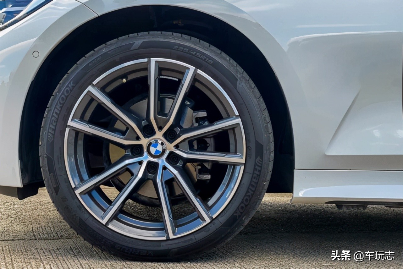 2012宝马318i高配,2017款宝马318i时尚型低配