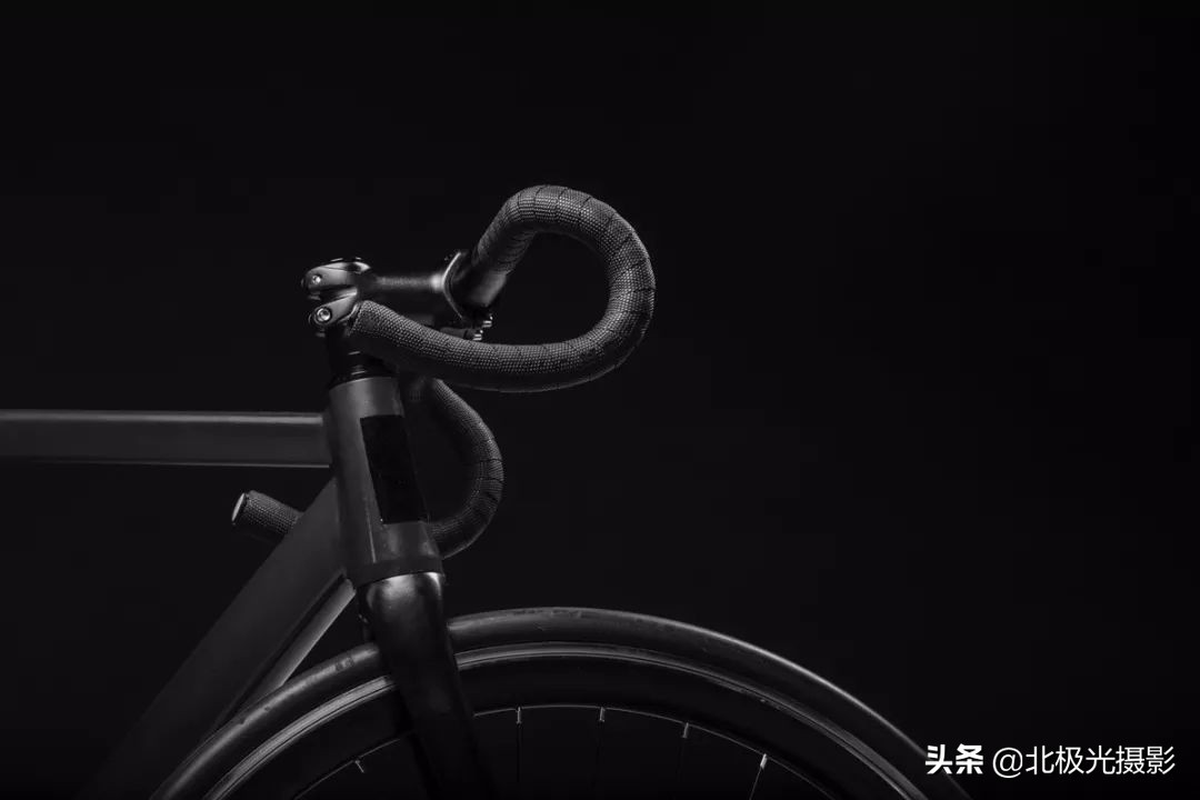 拍的照片没有层次感,拍出的效果没有实物效果