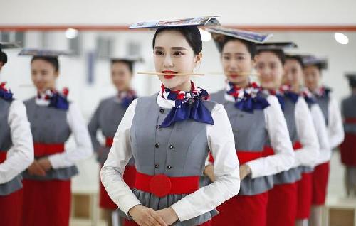 郑强教授讲空姐也招研究生了,郑强教授谈空姐为什么要长得漂亮