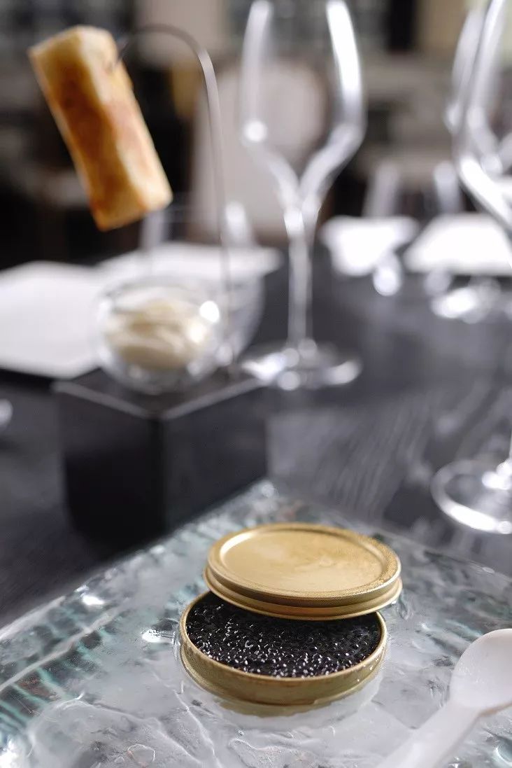 世界上最顶级的鱼子酱多少钱一斤,世界三大贵族鱼子酱