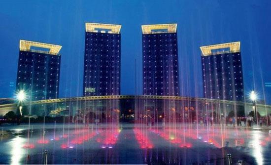 中国百强县之浙江省湖州市长兴县：位于太湖沿岸，县城规模也很大